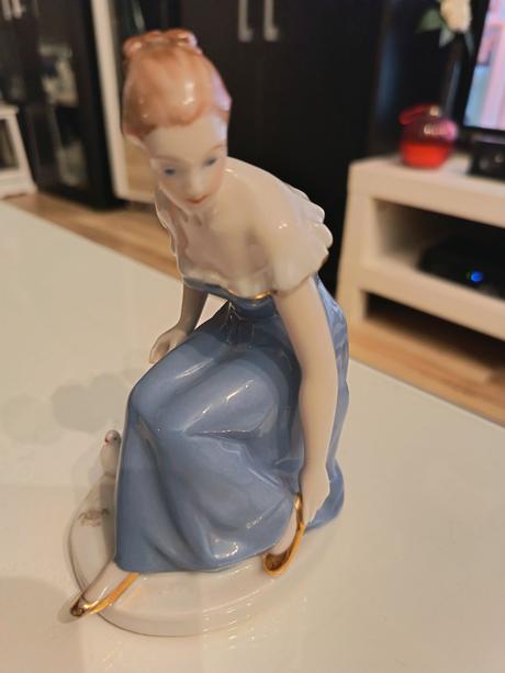 Royal dux soška popoluška, 