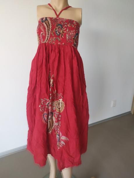 C 211krasne cervene saty, s