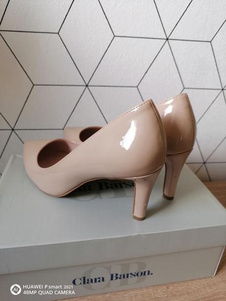 Špicaté lesklé béžové lodičky, clara barson,38