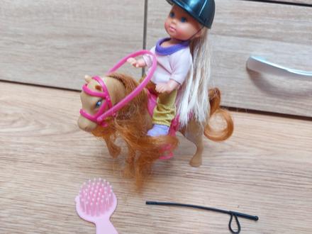 Dievčatko s koňom,