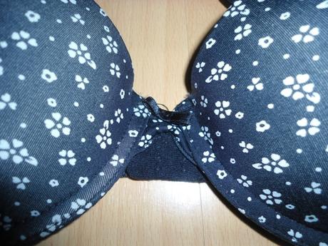 Čierna podprsenka s kvietkami, 80b