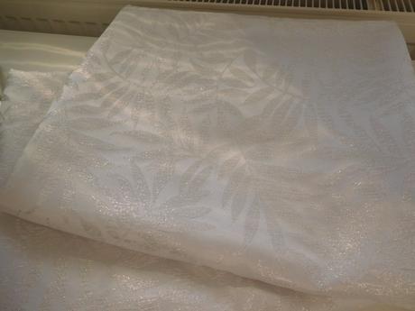 Závesy bielo perleťové vzorované, 