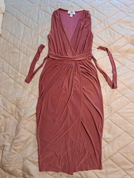 Priliehavé šaty, m