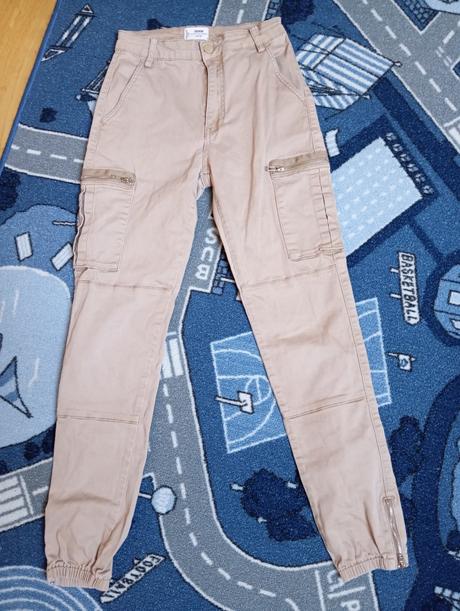 Nohavice so zipsami, 152