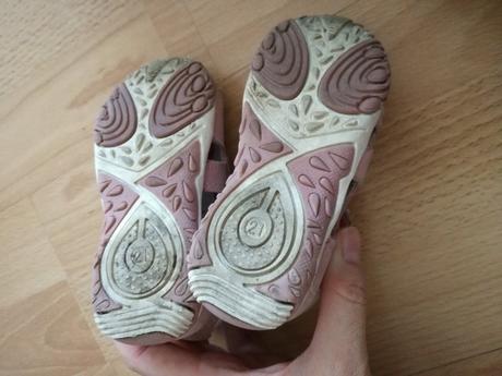 Bledoruzove sandalky, protetika,21