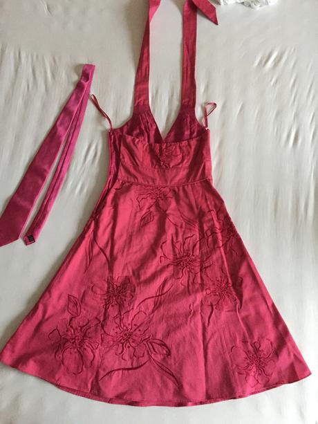 Spolocenské šaty pod kolená, 38