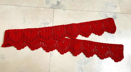 Háčkovaná vitrážka,