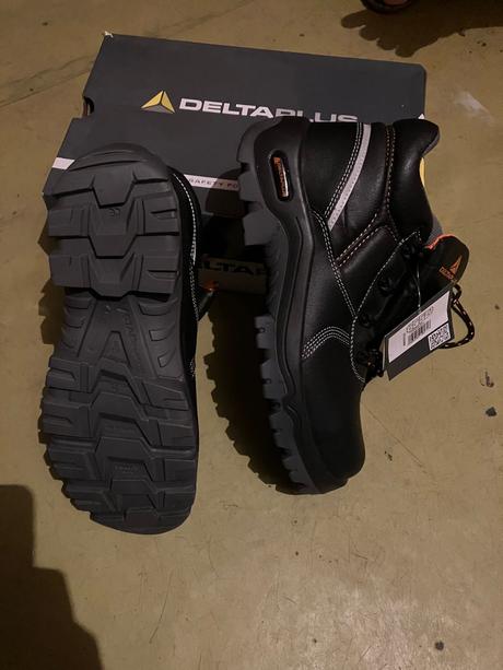 Bezpečnostné topánky, 43