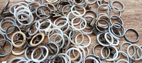 Retro staré krúžky a štipce na záclony, 