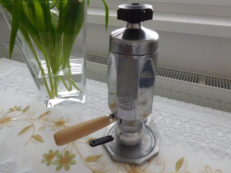 Art deco maďarský ftm unipress chrómový,, 