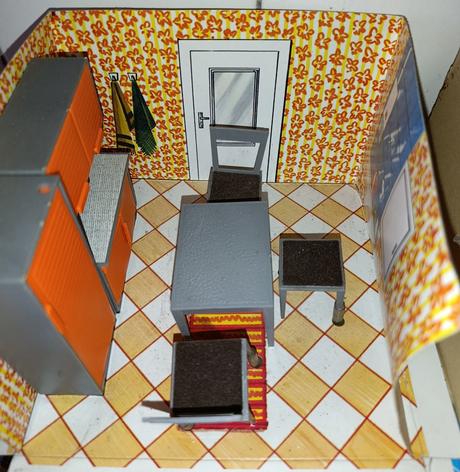 Retro domček pre bábiky, 