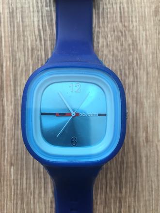 Hodinky so silikónovým remienkom,