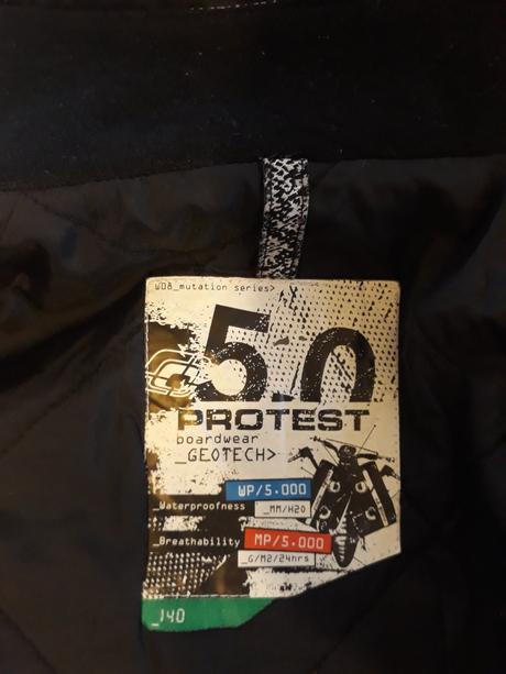 Snoubordacka bunda protest 140., 140