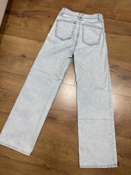 Široké džínsy, s