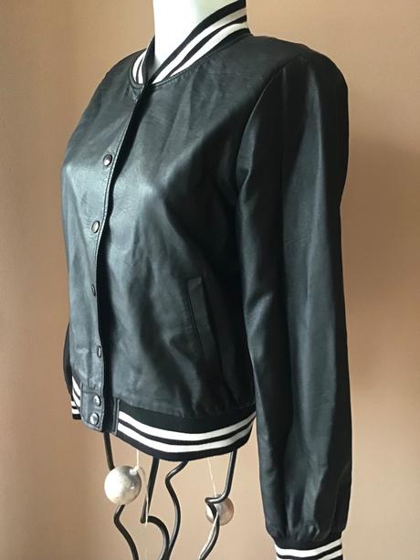 Pekná koženkova bunda, 40