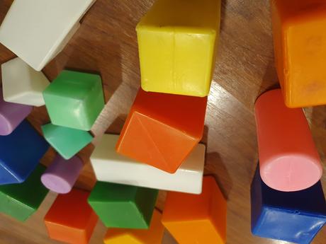 Plastové kocky hrané - 21 kusov, 