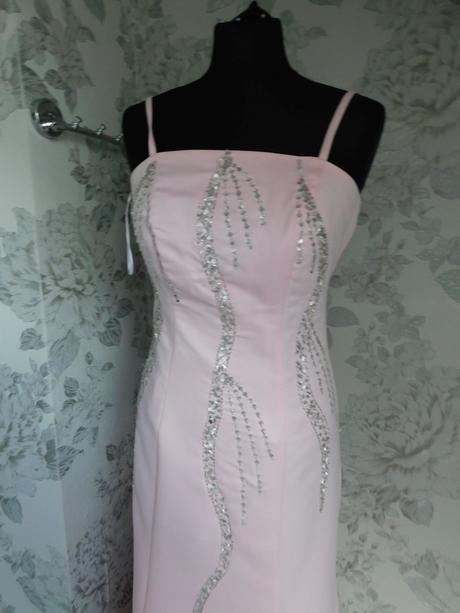 Pekne slavnostne šaty, 36