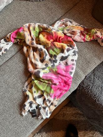 Originál guess šatka párkrát použitá, guess,s