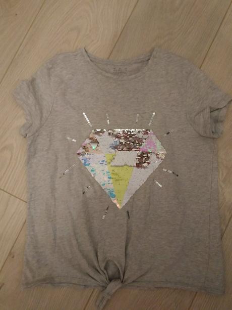 Tričko s meniacou aplikaciou, 146