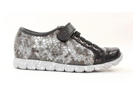 Dievčenské gumičkové topánky kornecki 17 10109 b, kornecki,26 / 28 / 29