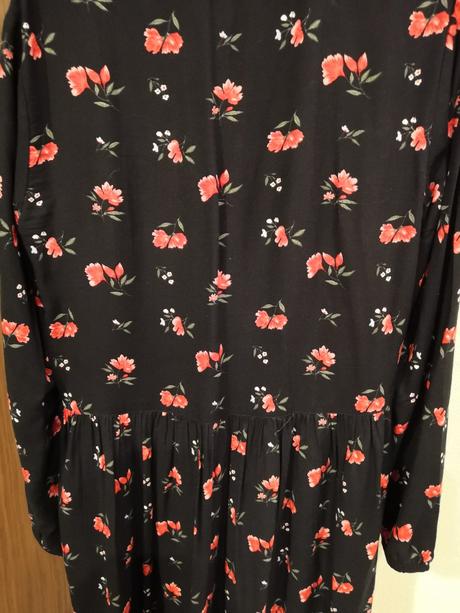 1x oblečené saty, h&m,146