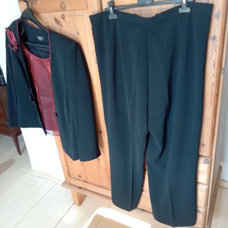 Trojdielny kostým, 52