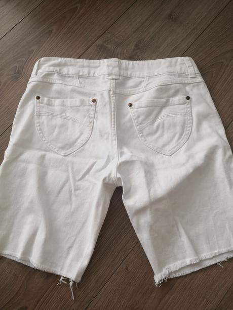 Biele šortky, okay,38