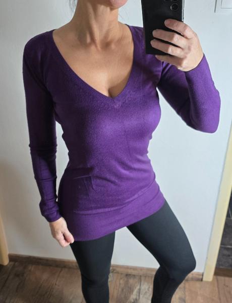 Fialovy predlzeny sveter, 36