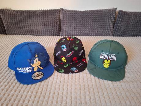 Šiltovky h&m, 2x marvel a 1x sonic 128/146, h&m,128