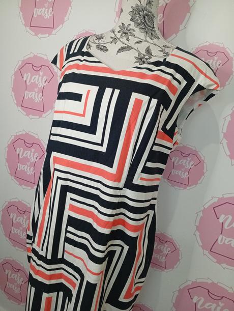 Pásikavé šaty, 46