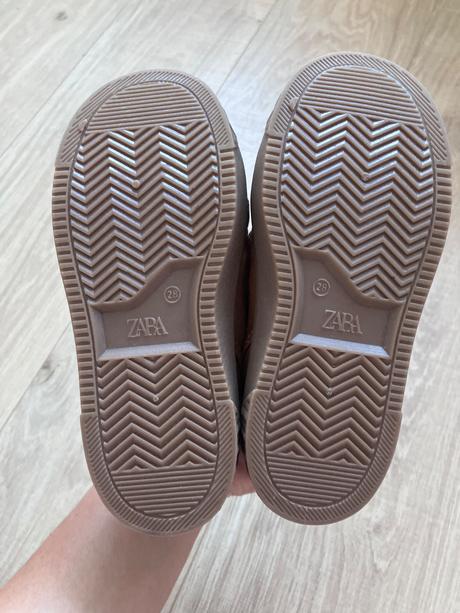 Vyššie platené tenisky, zara,28