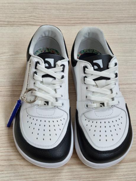 Wave - white & black 37 x357, be lenka,37