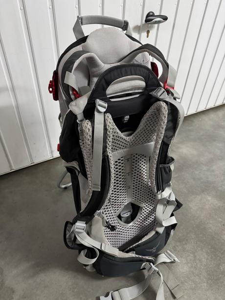 Turisticky nosič osprey poco ag, osprey