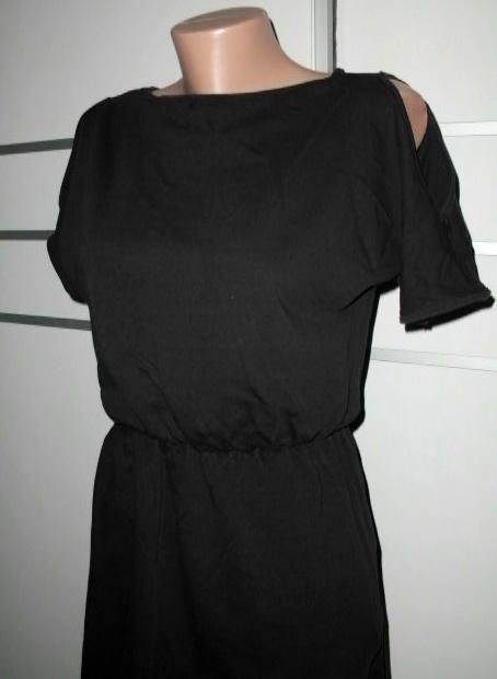 Jednoduché čierne šaty s odhalenými ramenami, 36