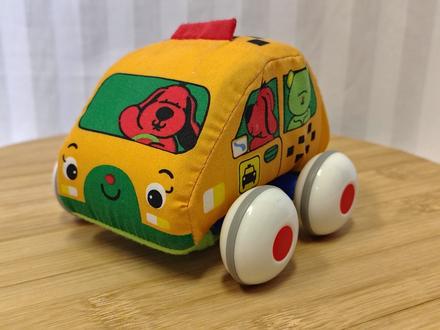 Naťahovacie autíčko taxík, melissa & doug, r. 2015,