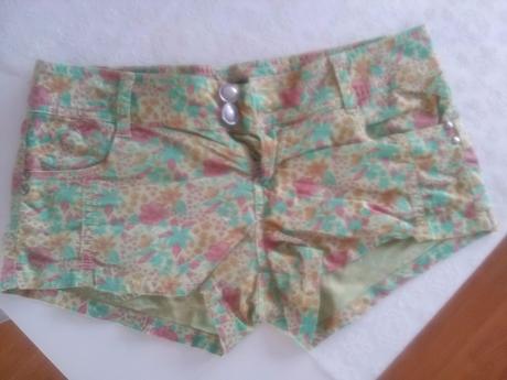 Kraťasky kvetinové zn. stradivarius /36, stradivarius,xs