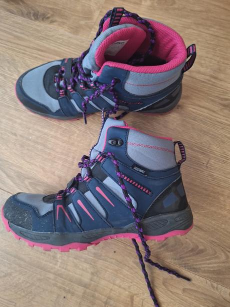 Turisticke topanky, 36