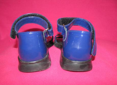 Lakovky - sandálky, 32