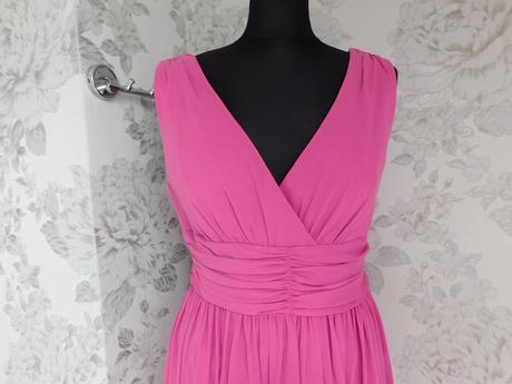 Luxusne velmi pekne šaty, 38