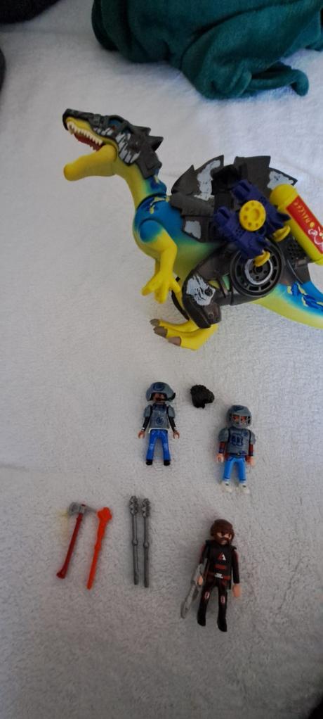 Playmobil spinosaurus dvojitá obranná sila, 