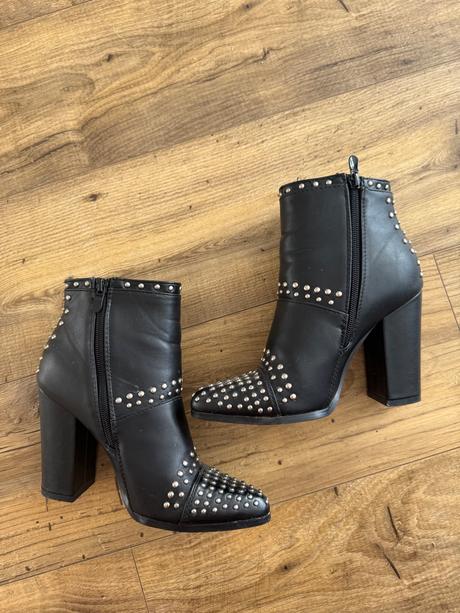 Vybíjané čižmy, 37