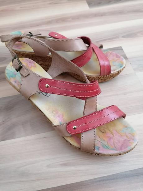 Úžasné kožené sandálky cyklamen, 39