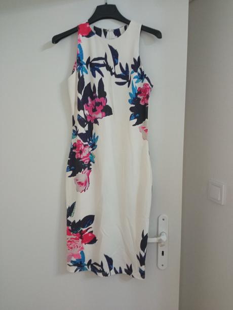 Biele šaty s kvetmi, s