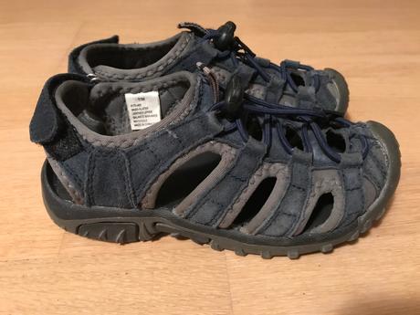 Turistické sandále s plnou špičkou, 30