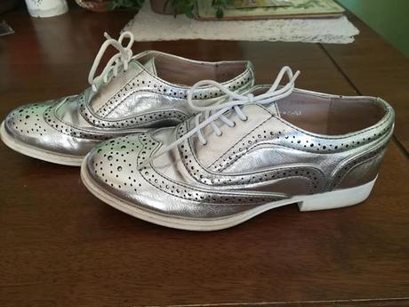 Strieborne polobotky, 37