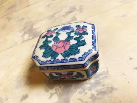 Porcelánová šperkovnica, 