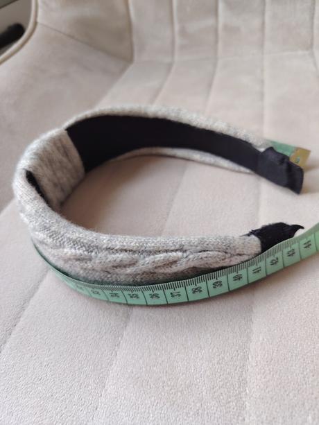 Vlnená svetlo sivá čelenka do vlasov, 