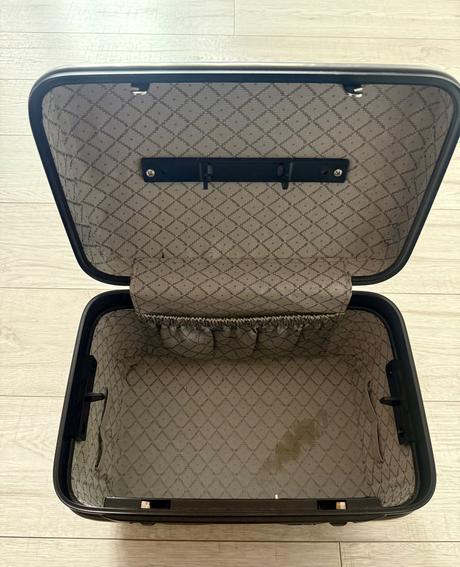 Tvrdy kozmeticky kufrik uzamykatelny, 