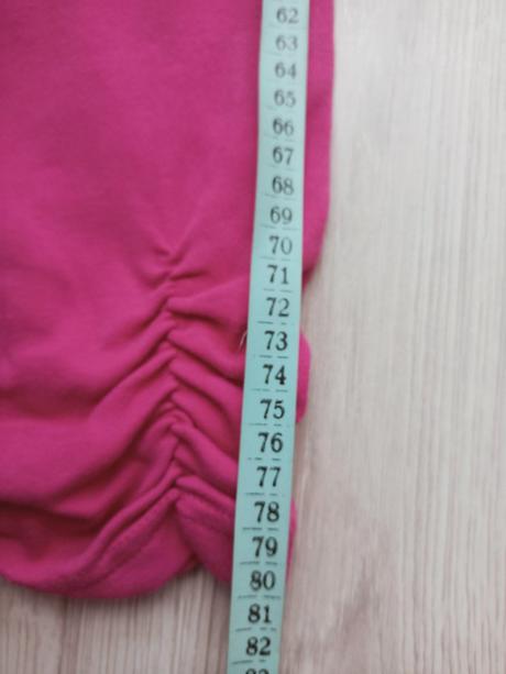 Outfit 1 (tepláky + 3x tričko),