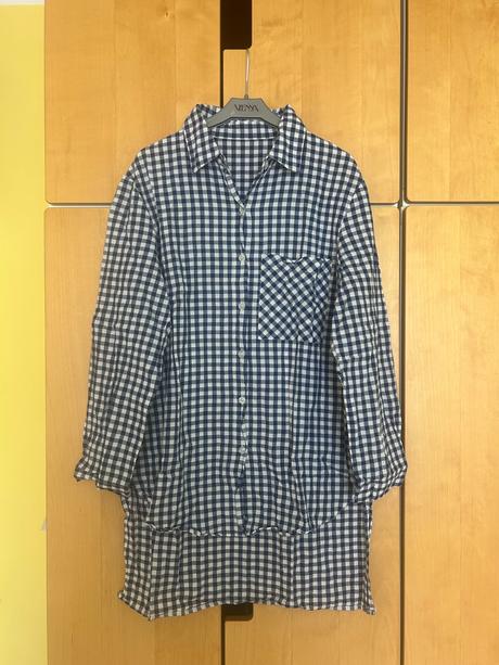 Vzadu predĺžená košeľa, s